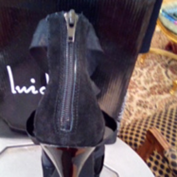 Heels 5 inches tall - Picture 2 of 3